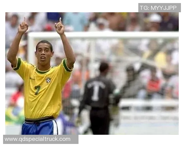 足球传奇小罗：技艺超群的魔术师与世界足坛的璀璨星光