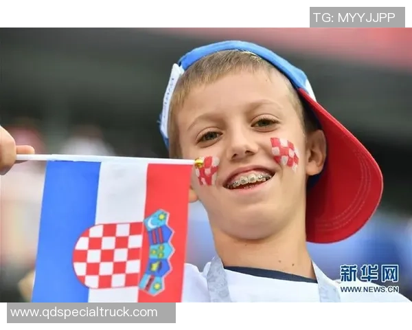 足球明星与小球迷之间的温馨互动与影响力塑造的深厚情感纽带