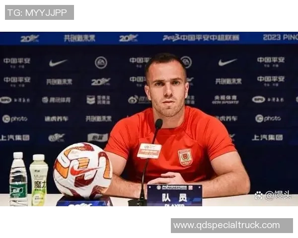 长发足球球星们的独特魅力与赛场风采解析 长发足球球星们的独特魅力与赛场风采解析