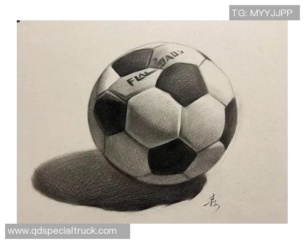 素描艺术展现足球巨星风采细节与魅力的独特视角