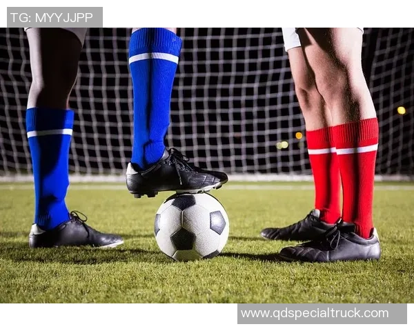 足球明星系鞋带技巧大揭秘，学习他们的独特方式提升你的球场表现